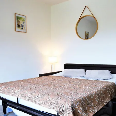 Renove 2021 Avec Balcon Et Garage, Proche Golf, 3 Pieces, 6 Couchages, Le Lavandou. - Fr-1-251-425 *